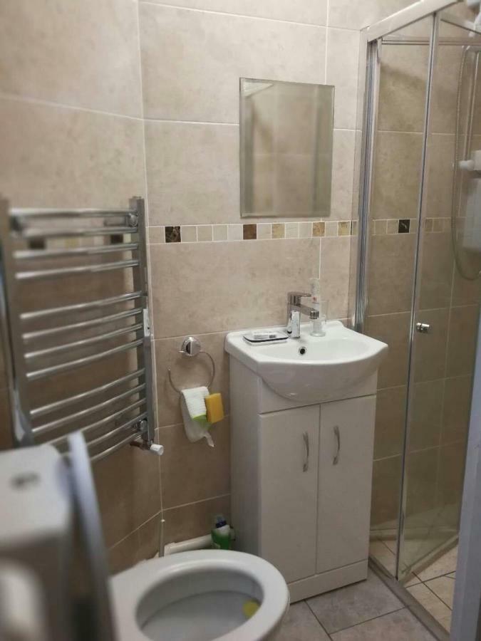 Rest Room Near To Heathrow Airport Ashford  Kültér fotó